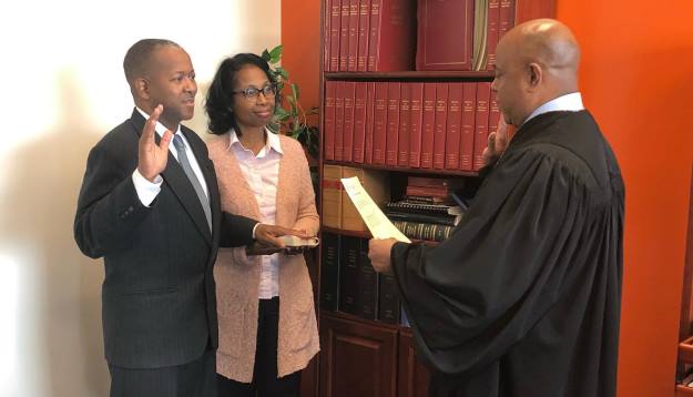 Fulton County Commissioner Joe Carn takes the oath of office